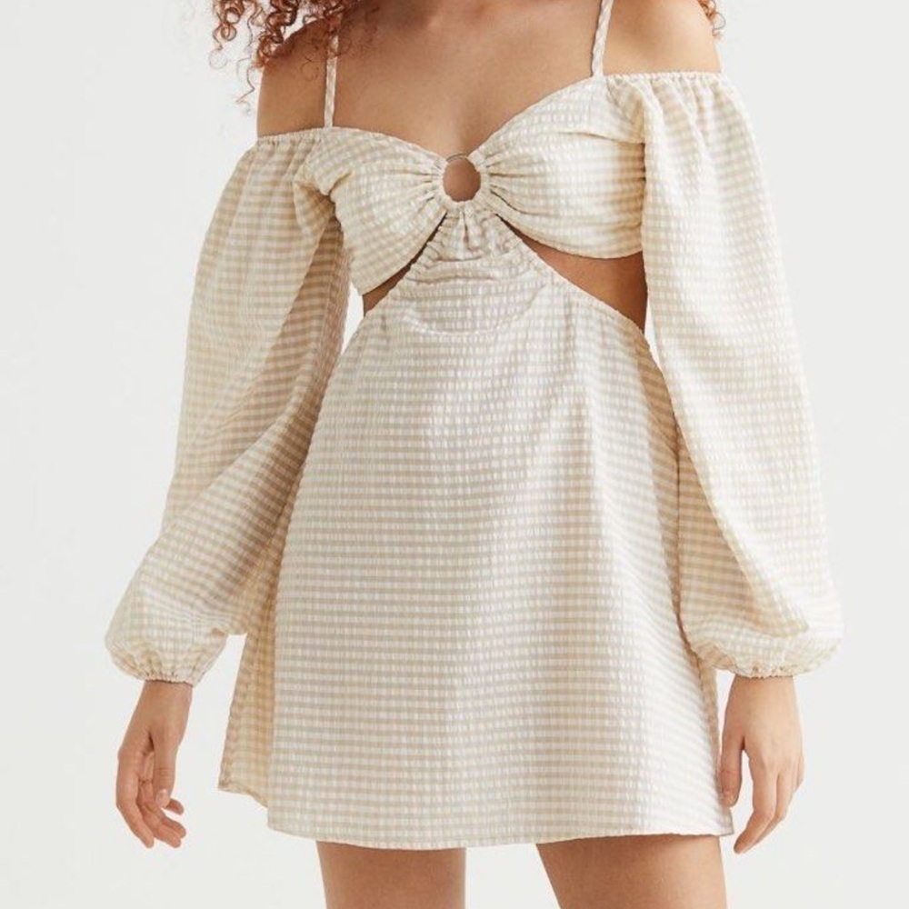H&M Off the Shoulder Puffy Sleeve Cutout Dress - Large in Pale Yellow/Oatmeal